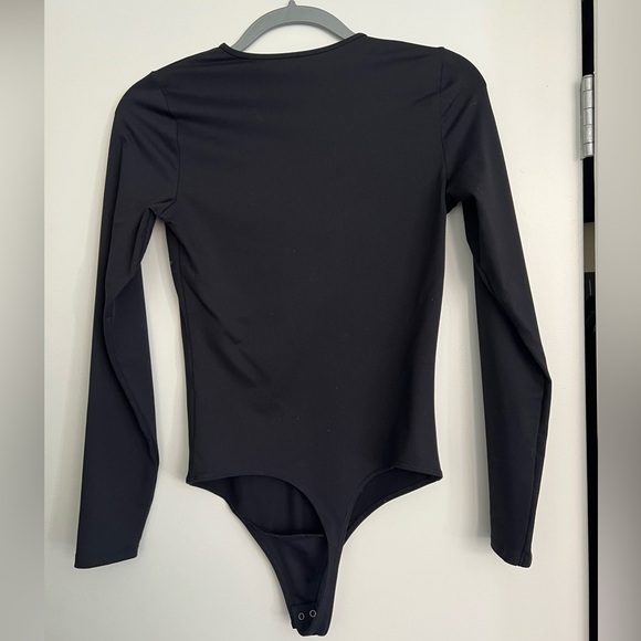 Abercrombie Long-Sleeve Seamless Fabric V-Neck Bodysuit - Black - Small - Picture 8 of 8
